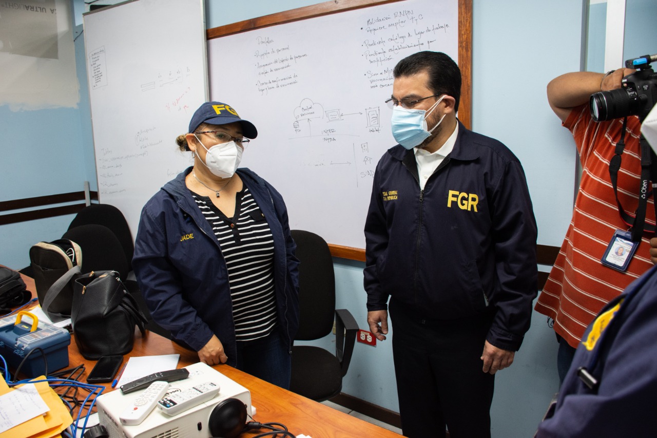 Salud denuncia que FGR ha incautado tres equipos informáticos de una de las áreas vitales de la institución salud-denuncia-que-fgr-ha-incautado-tres-equipos-informaticos-de-una-de-las-areas-vitales-de-la-institucion